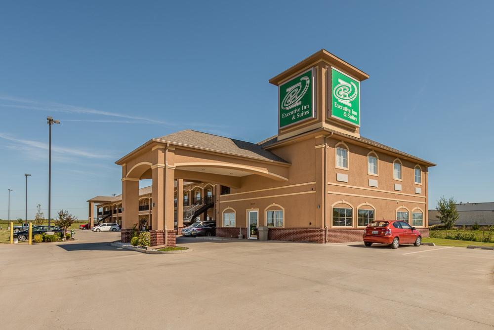 Executive Inn & Suites Cushing ภายนอก รูปภาพ