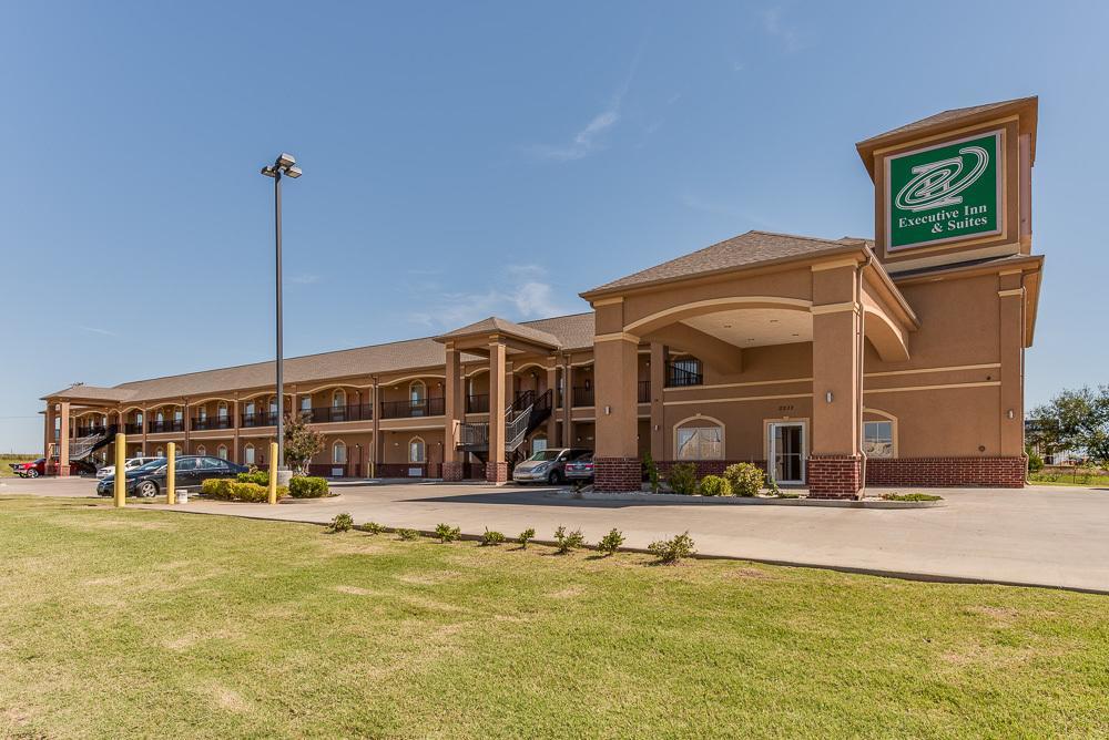 Executive Inn & Suites Cushing ภายนอก รูปภาพ