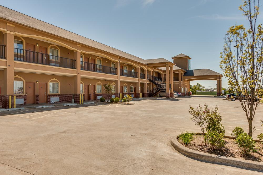 Executive Inn & Suites Cushing ภายนอก รูปภาพ
