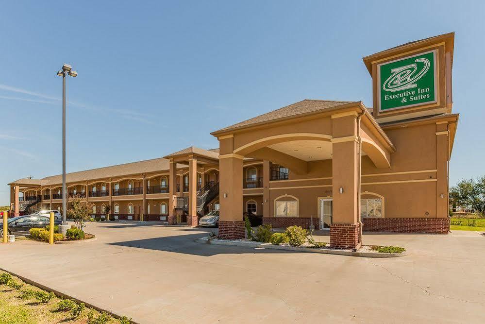 Executive Inn & Suites Cushing ภายนอก รูปภาพ